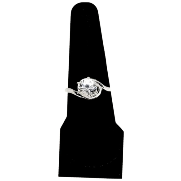 Sterling Silver Ring with Large Multifaceted Clear Topaz – Size 7.5 - Picture 2 of 6